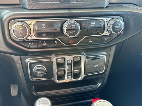 Used 2022 Jeep Wrangler Unlimited Sport image 17