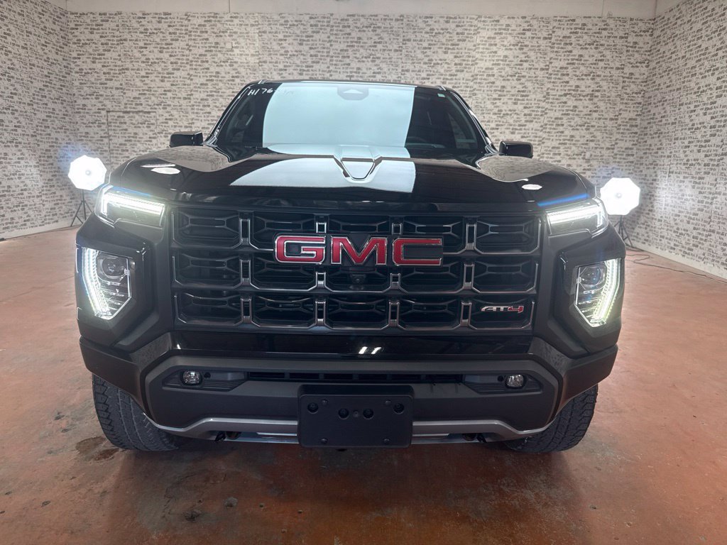 Used 2023 GMC Canyon AT4 w/ AT4 Premium Package AWD/4WD image 2