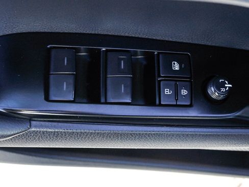 Used 2025 Toyota Camry LE AWD/4WD image 19