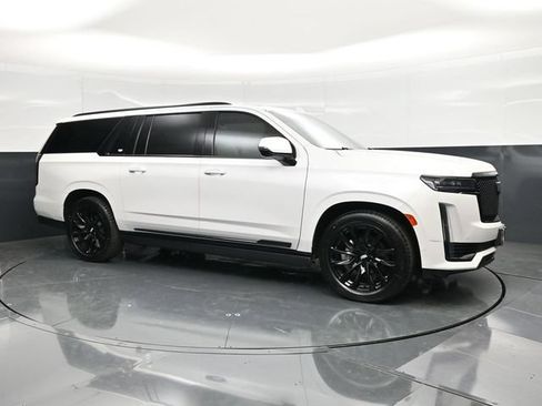Used 2023 Cadillac Escalade ESV Sport Platinum w/ LPO, ONYX Package AWD/4WD image 5