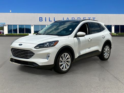 Certified 2022 Ford Escape Titanium w/ Titanium Elite Package AWD/4WD image 3