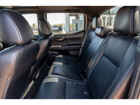 Used 2018 Toyota Tacoma Limited image 14
