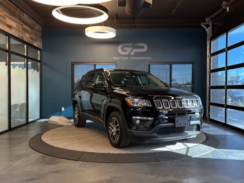 Used 2020 Jeep Compass Latitude w/ Cold Weather Group AWD/4WD image 1