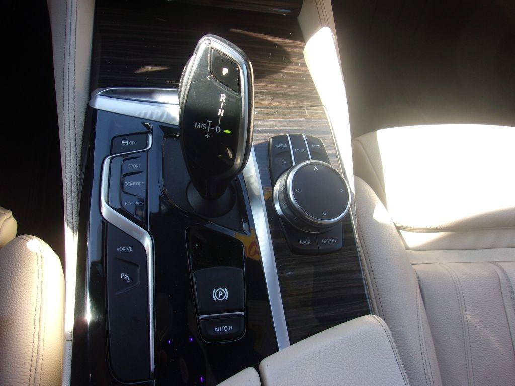 Used 2019 BMW 530e w/ Luxury Package RWD image 21