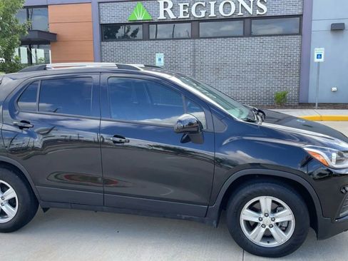 Used 2021 Chevrolet Trax LT w/ LT Convenience Package FWD image 5