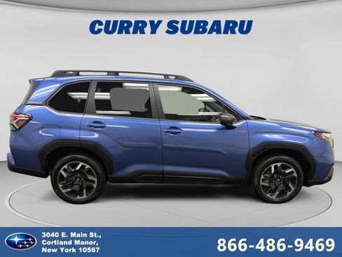 Used 2025 Subaru Forester Premium AWD/4WD image 6