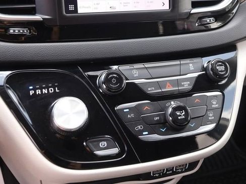 Used 2023 Chrysler Voyager LX FWD image 19