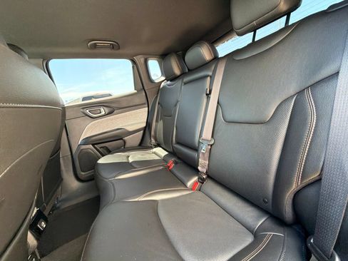 Used 2023 Jeep Compass Latitude AWD/4WD image 11