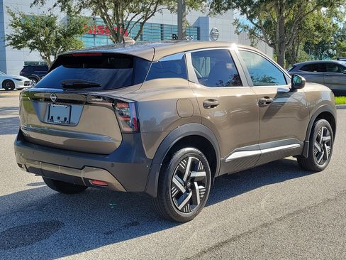 Certified 2025 Nissan Kicks SV w/ Charging Package FWD image 5