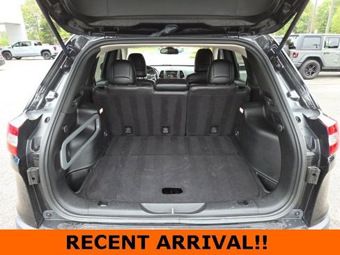 Used 2015 Jeep Cherokee Trailhawk w/ Cold Weather Group image 17
