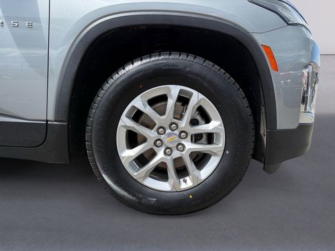 Used 2023 Chevrolet Traverse LS w/ Safety Package FWD image 9