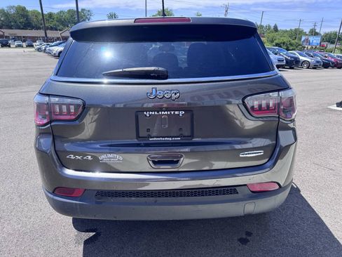 Used 2018 Jeep Compass Latitude w/ Cold Weather Group AWD/4WD image 8