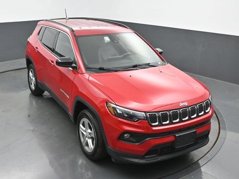 Used 2024 Jeep Compass Latitude AWD/4WD image 43