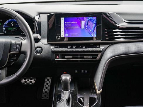 Certified 2025 Toyota Camry SE FWD image 13