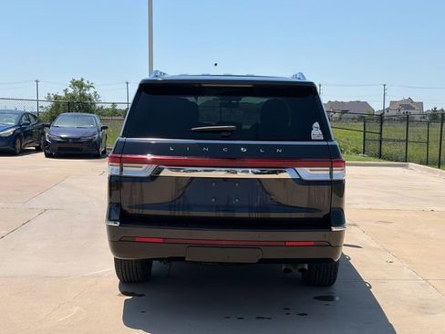 Used 2023 Lincoln Navigator 4WD image 8