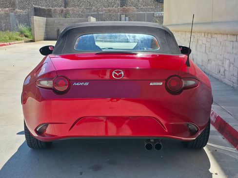 Used 2017 MAZDA MX-5 Miata Sport RWD image 4