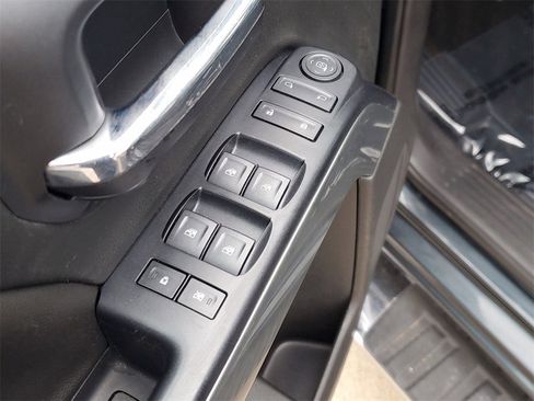 Used 2018 Chevrolet Silverado 1500 LT w/ Texas Edition image 18