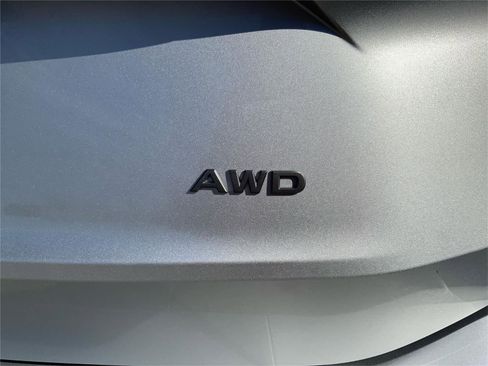 Used 2024 Nissan Rogue S image 23