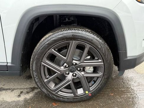 New 2026 Jeep Compass Latitude w/ Sun and Sound Group AWD/4WD image 19