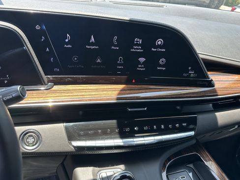 Used 2023 Cadillac Escalade ESV Premium Luxury AWD/4WD image 27