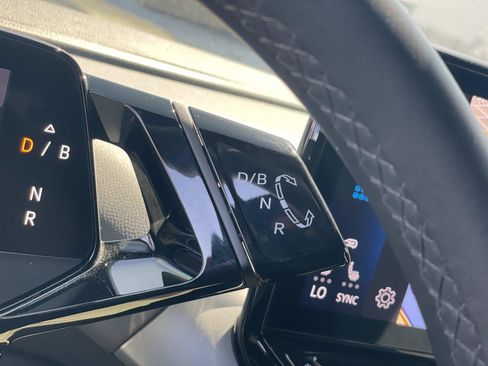 Certified 2023 Volkswagen ID.4 Pro RWD image 18