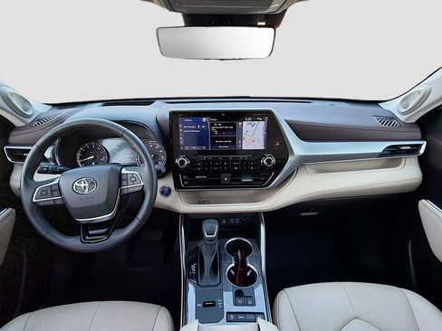 Used 2022 Toyota Highlander Platinum image 16