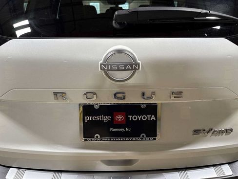 Used 2022 Nissan Rogue SV AWD/4WD image 25