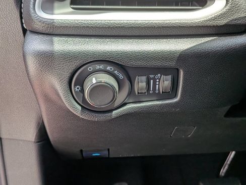New 2027 Chrysler Pacifica Select w/ Family Tech Group FWD image 20
