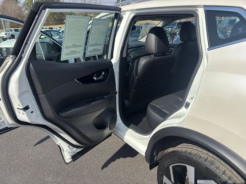 Used 2022 Nissan Rogue Sport SL w/ Premium Package image 12