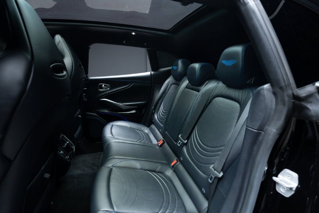 Used 2022 Aston Martin DBX AWD/4WD image 39