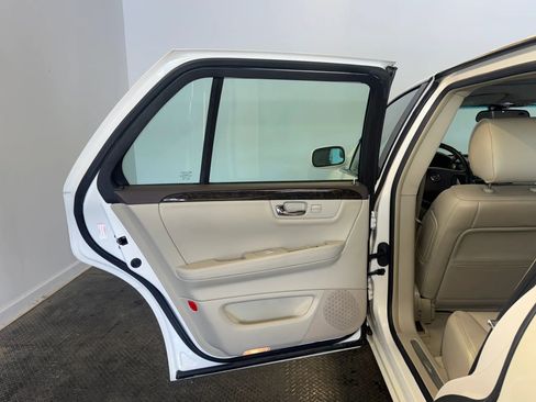 Used 2011 Cadillac DTS Luxury FWD image 24