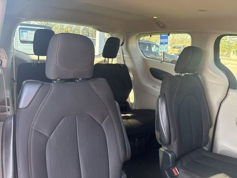 Used 2017 Chrysler Pacifica Touring Plus image 11