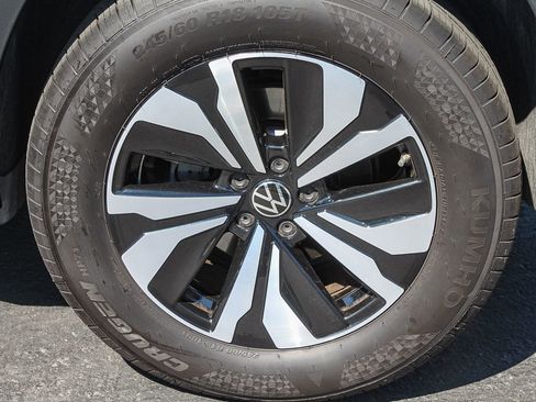 Used 2025 Volkswagen Atlas Cross Sport SE image 11