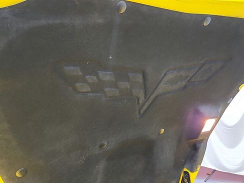 Used 2006 Chevrolet Corvette Coupe w/ Preferred Equipment Group RWD image 38