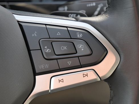 Certified 2024 Volkswagen Atlas SEL Premium R-Line image 31