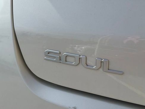 Certified 2025 Kia Soul LX w/ LX Technology Package FWD image 11