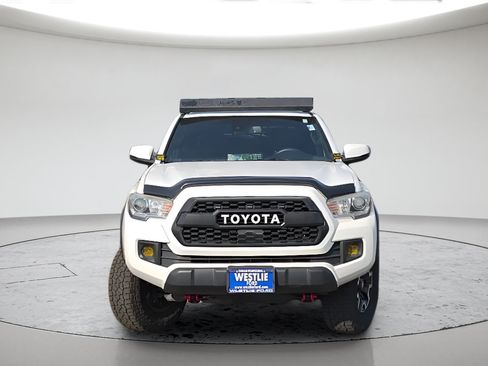 Used 2018 Toyota Tacoma TRD Off-Road AWD/4WD image 2