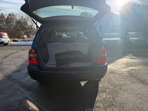 Used 2005 Toyota Highlander 4WD V6 w/ 3rd Row image 13