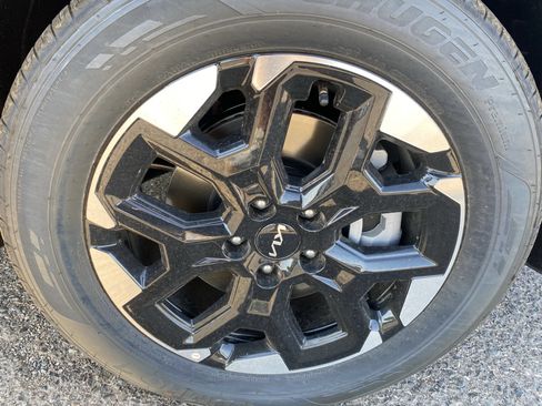 Certified 2025 Kia Sorento S FWD image 8