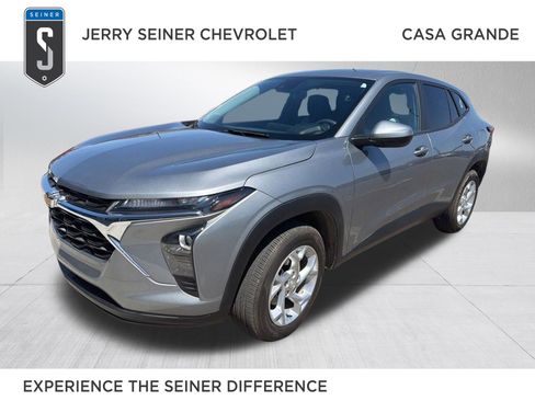 Used 2024 Chevrolet Trax LS w/ LS Convenience Package FWD image 1