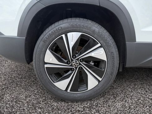 New 2026 Volkswagen Taos SE image 14