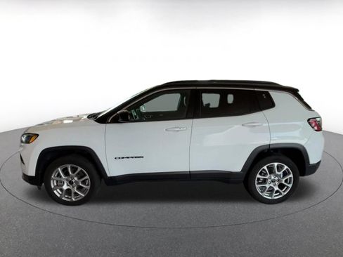 Used 2025 Jeep Compass Limited AWD/4WD image 8