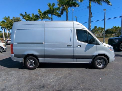 Used 2023 Mercedes-Benz Sprinter 2500 image 3