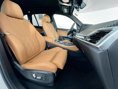 Used 2025 BMW X5 xDrive50e w/ Premium Package image 27