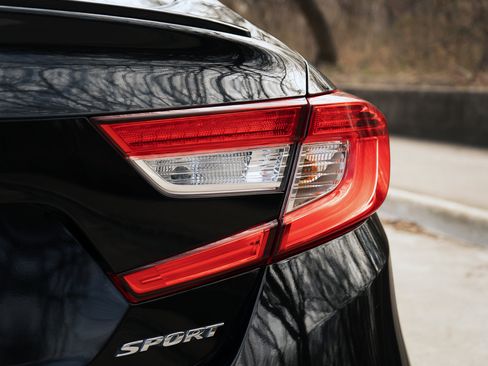 Used 2019 Honda Accord Sport image 13