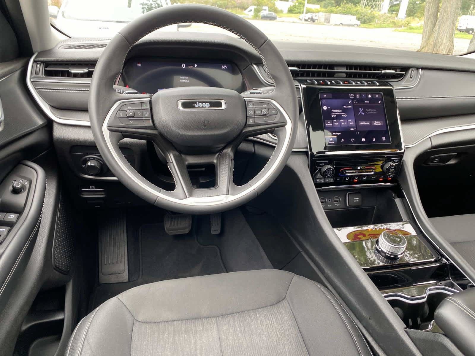 Certified 2023 Jeep Grand Cherokee Laredo X AWD/4WD image 11