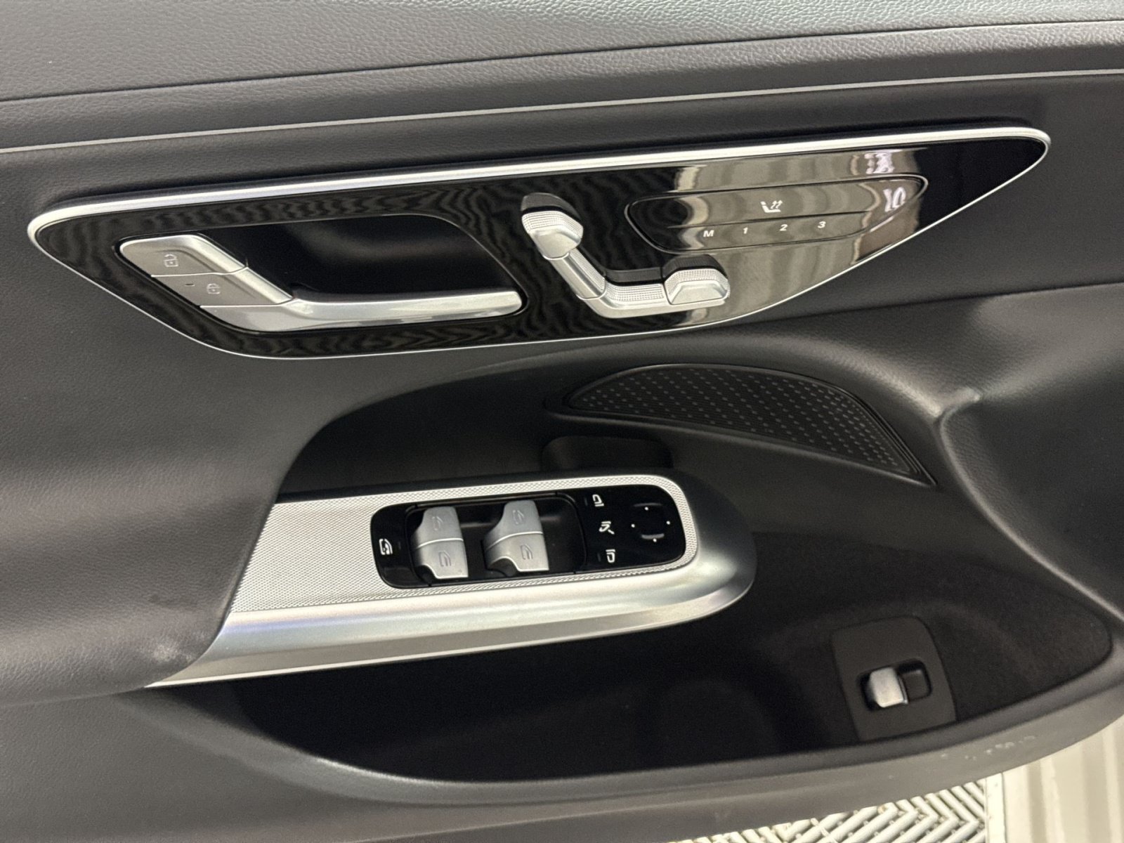 Used 2025 Mercedes-Benz E 450 4MATIC Sedan image 15