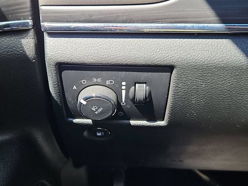 Certified 2022 Jeep Grand Cherokee Limited AWD/4WD image 18