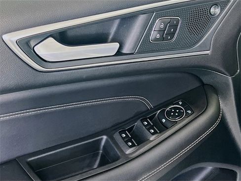 Used 2024 Ford Edge Titanium image 17