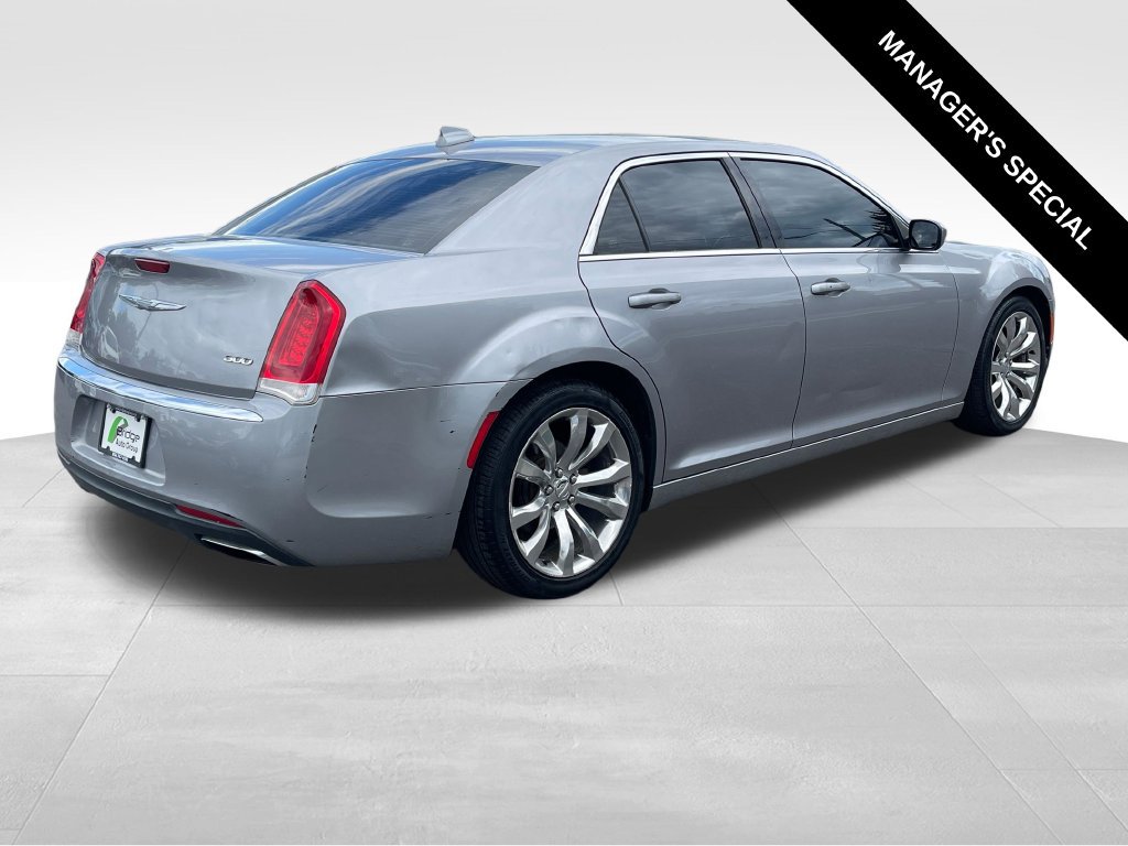 Used 2017 Chrysler 300 Limited RWD image 7